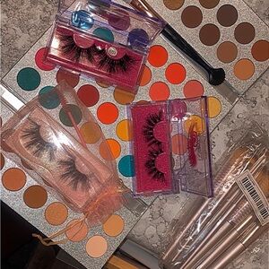 Vibrant Eyeshadow Palette and Lashes Set